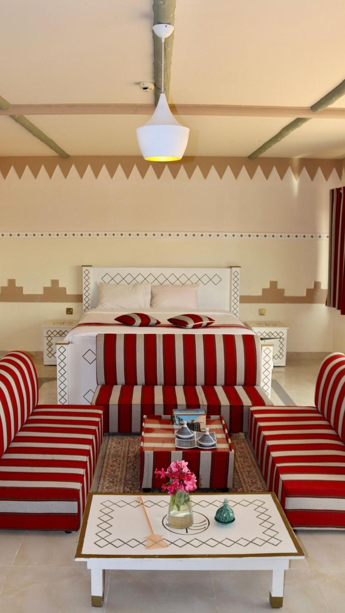 In - Golden Palm Oasis - Royal Palm Fulayj al Masha'ikh